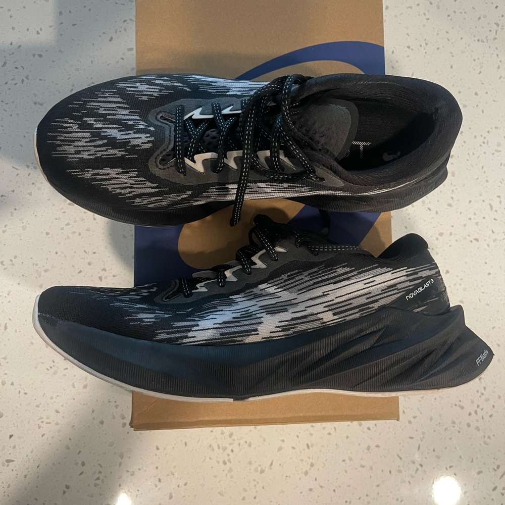 ASICS Novablast 3